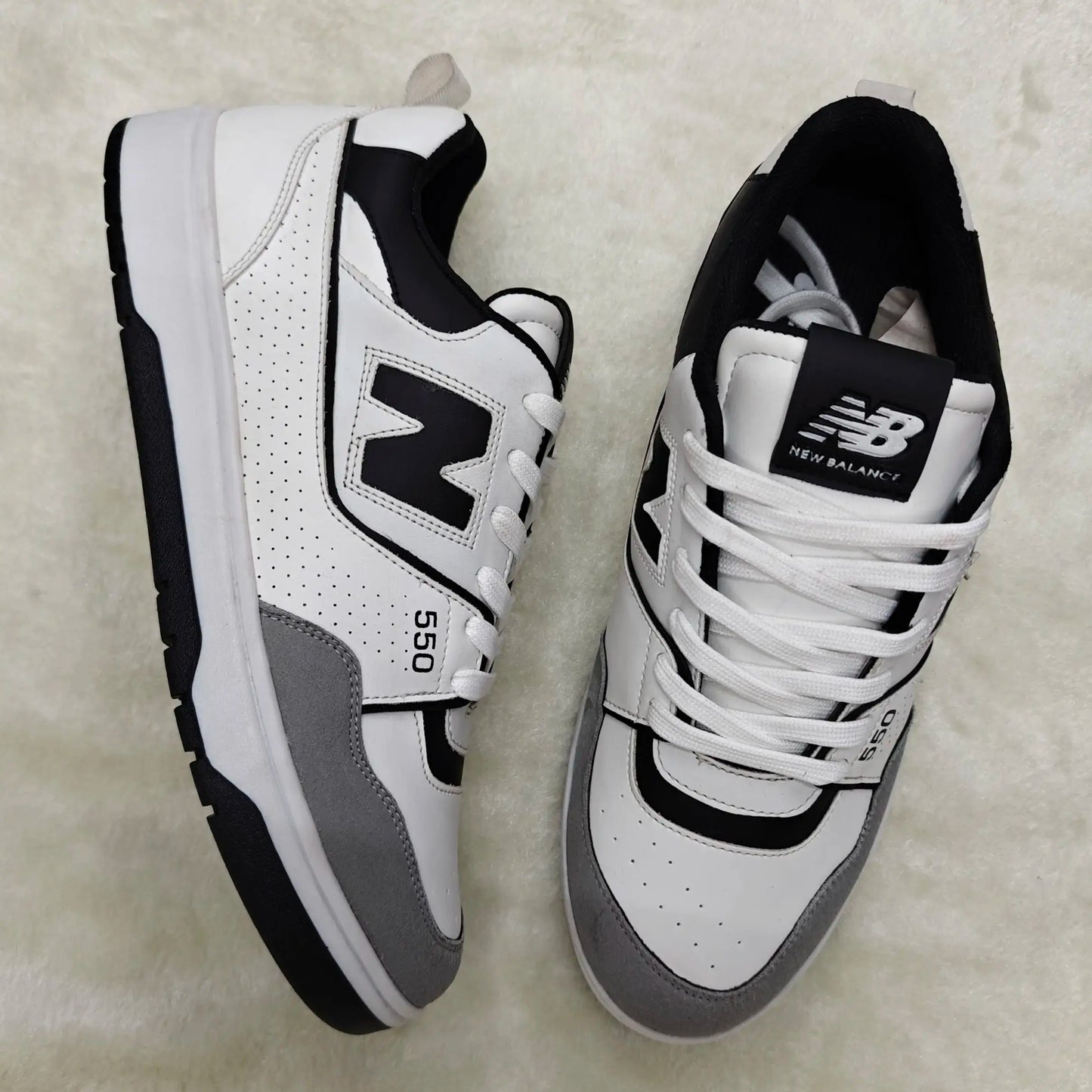 NB Black/White