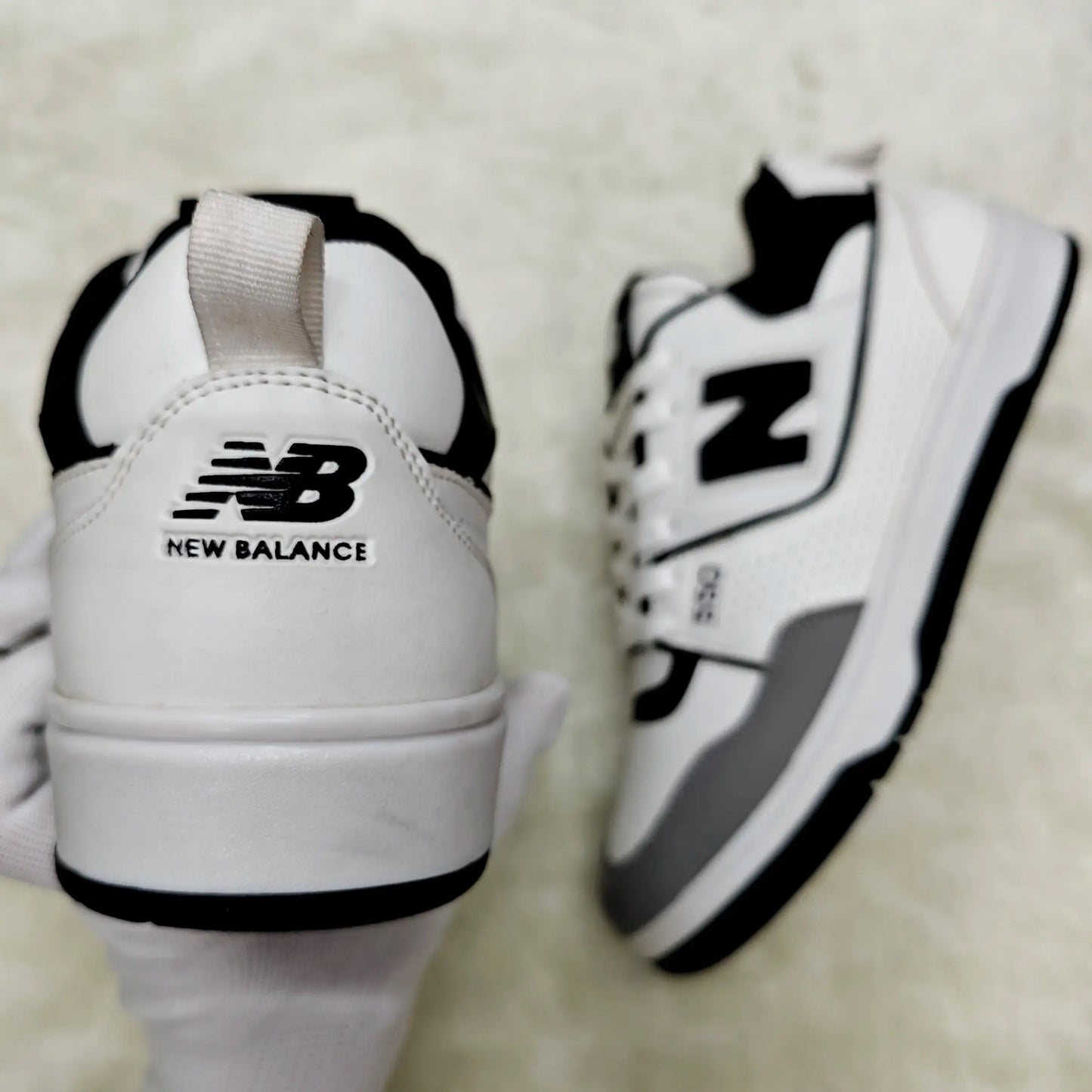 NB Black/White