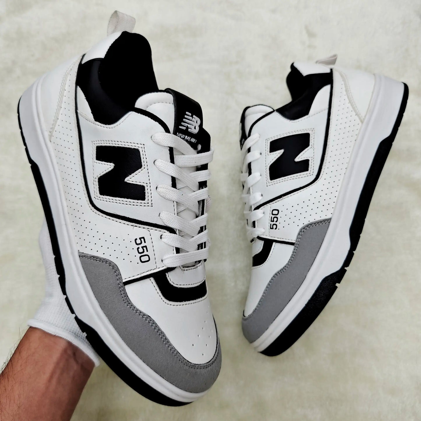NB Black/White
